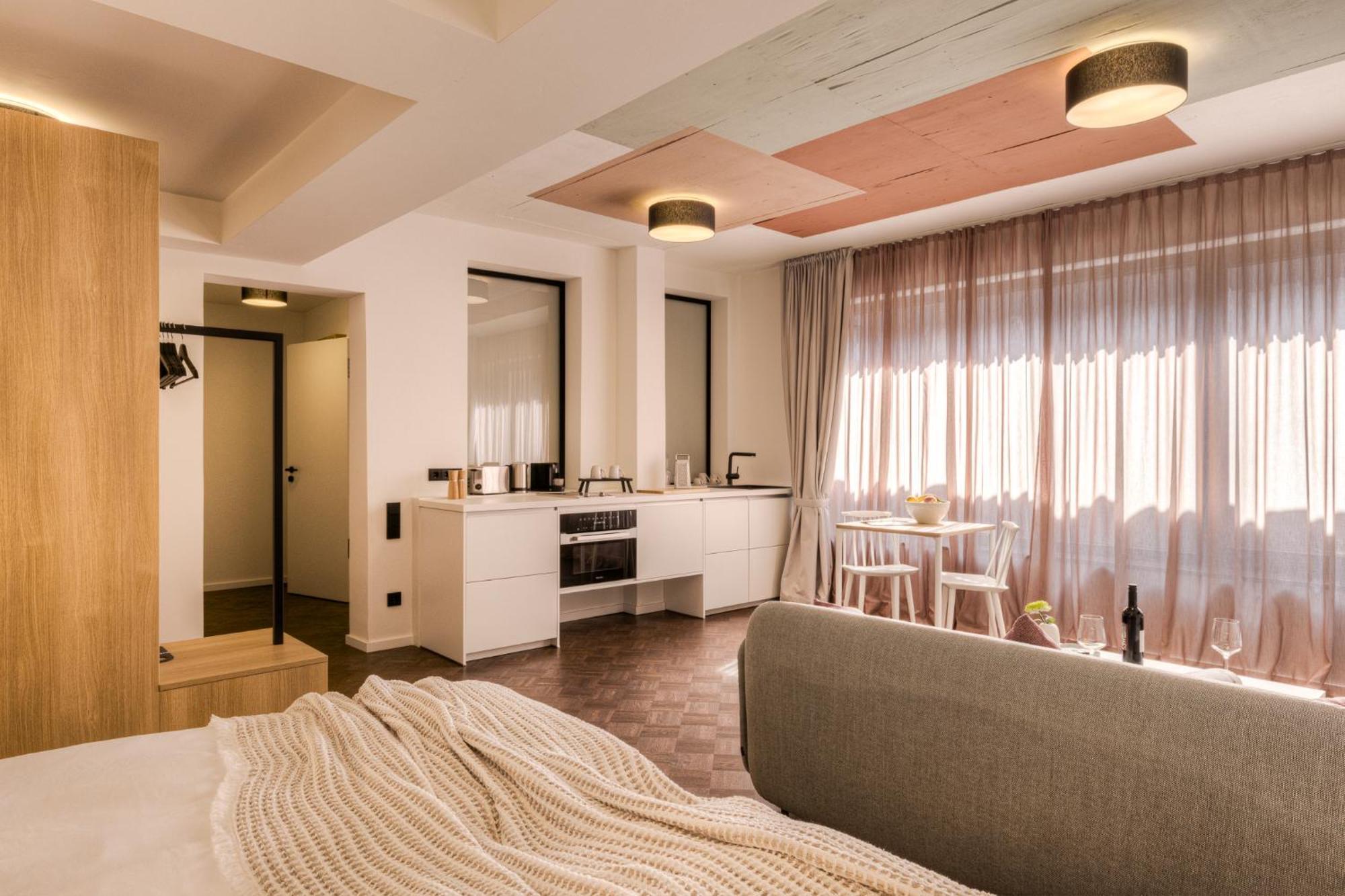 Apartment 9 *