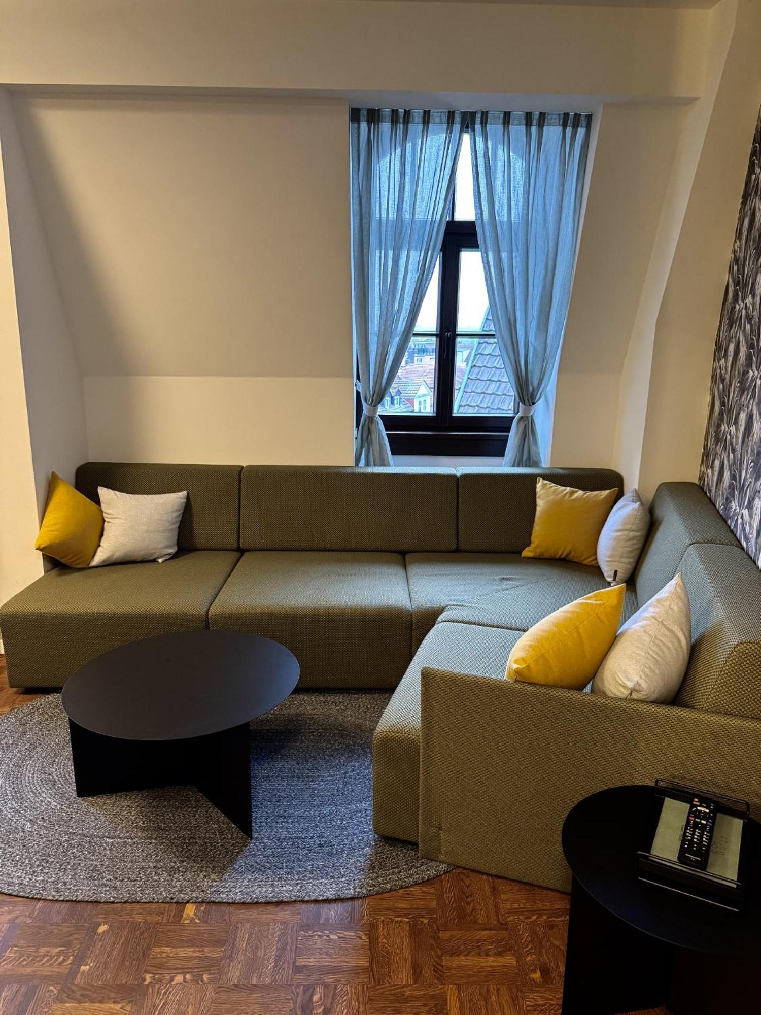 Apartment 9 *